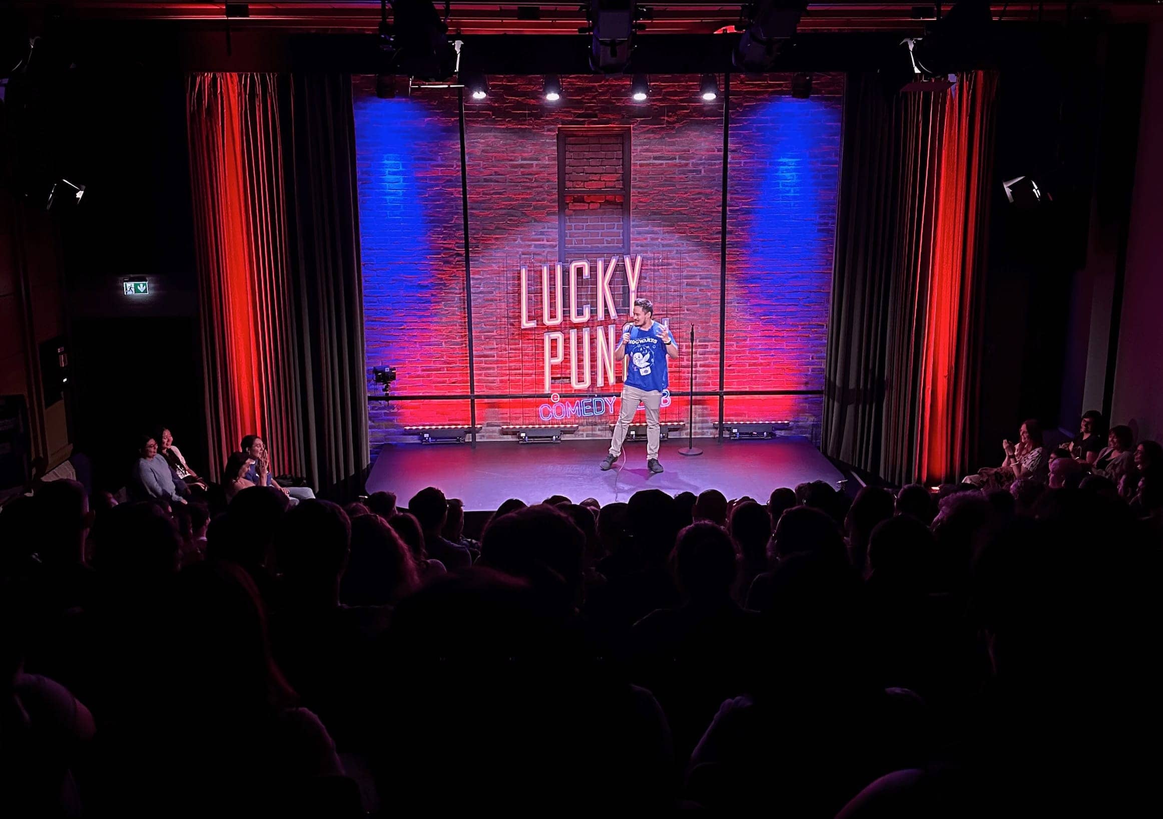 Pascal Hausberger performing stand-up comedy to a live crowd